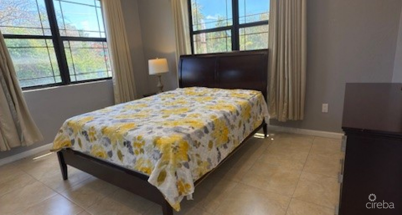 6 Bedroom Across From Beautiful Breakers Beach