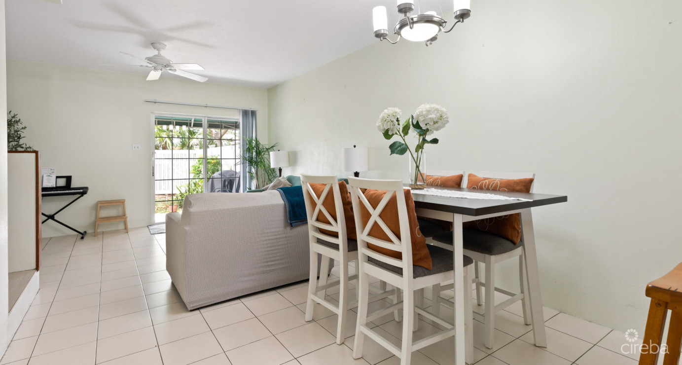 South Palms #5 (2 Bed/2.5 Bath Ss Townhome)