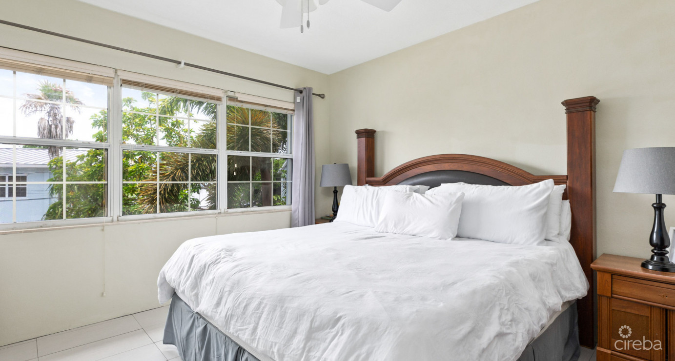 South Palms #5 (2 Bed/2.5 Bath Ss Townhome)