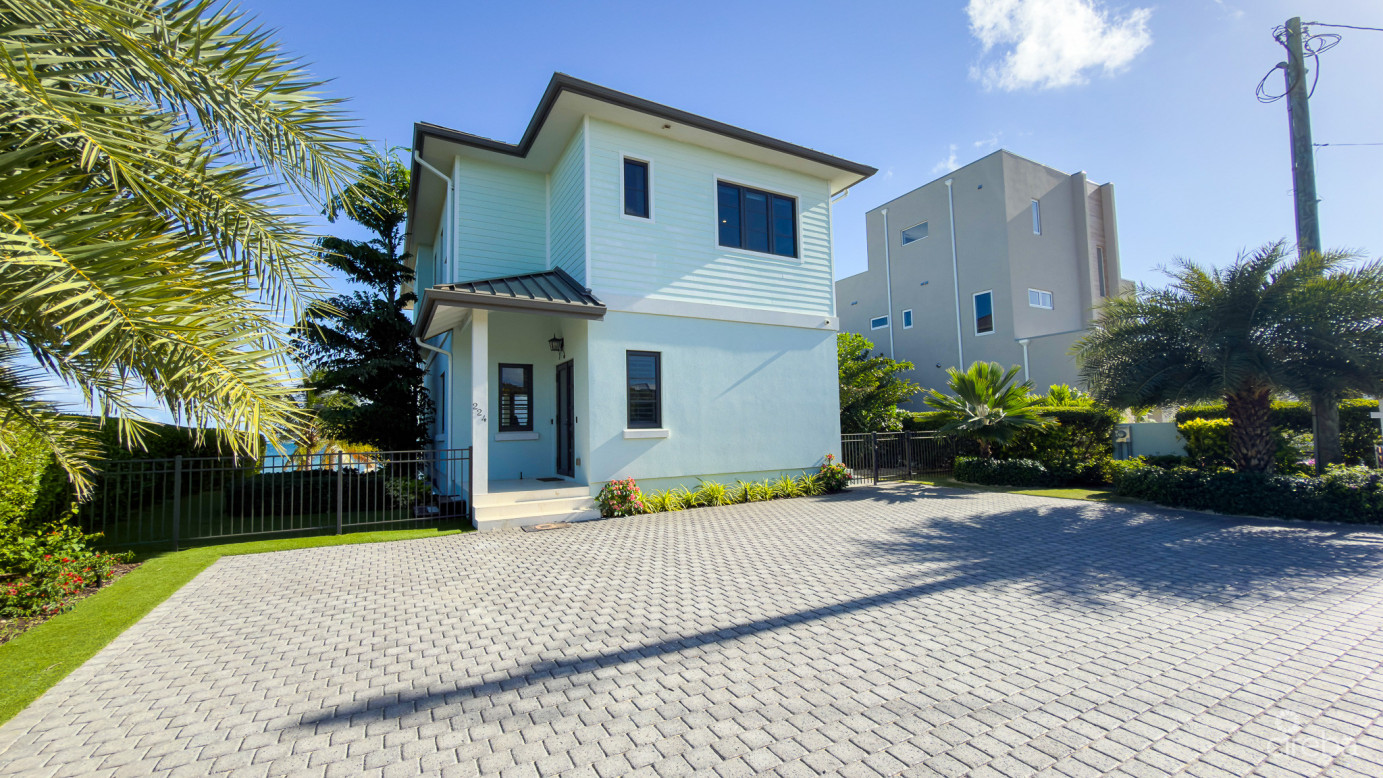 Beach House In East End