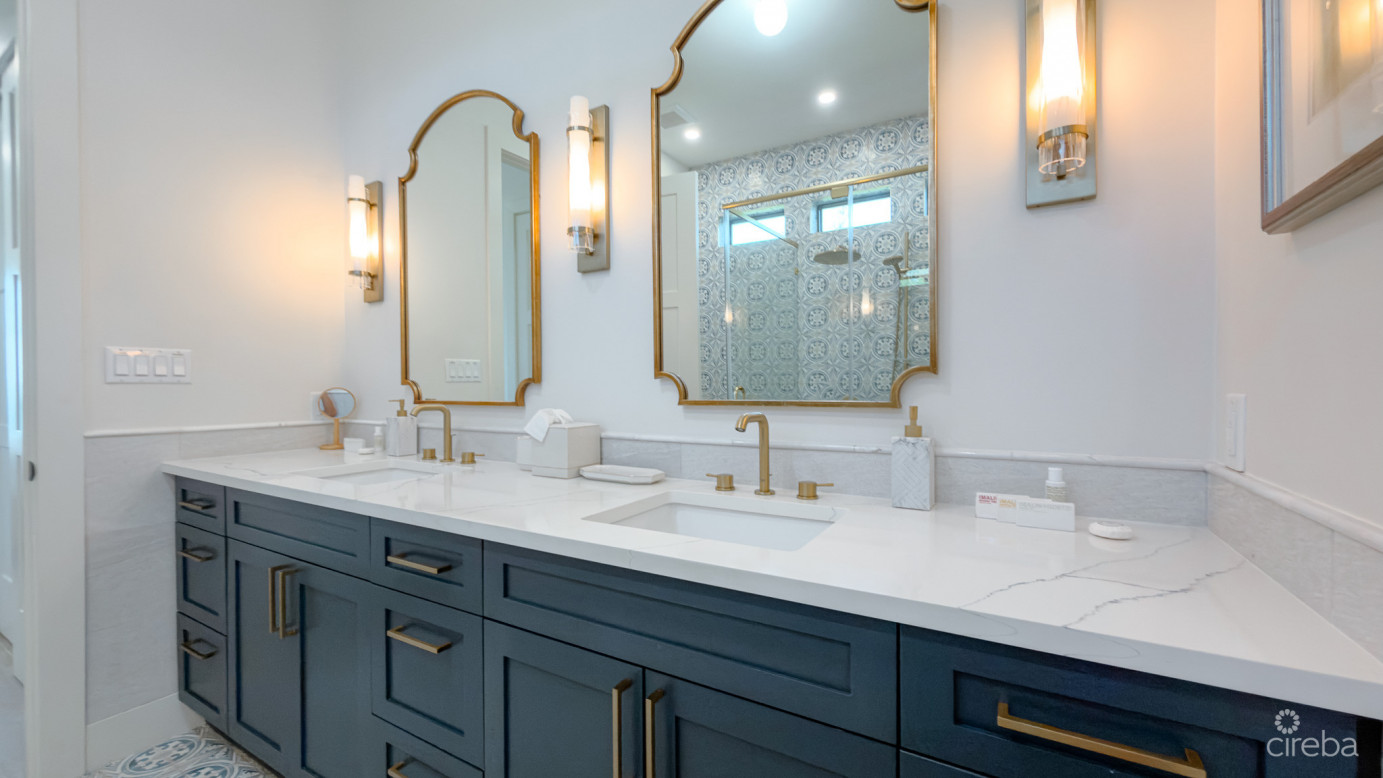 Beach House In East End