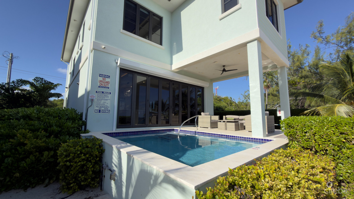 Beach House In East End