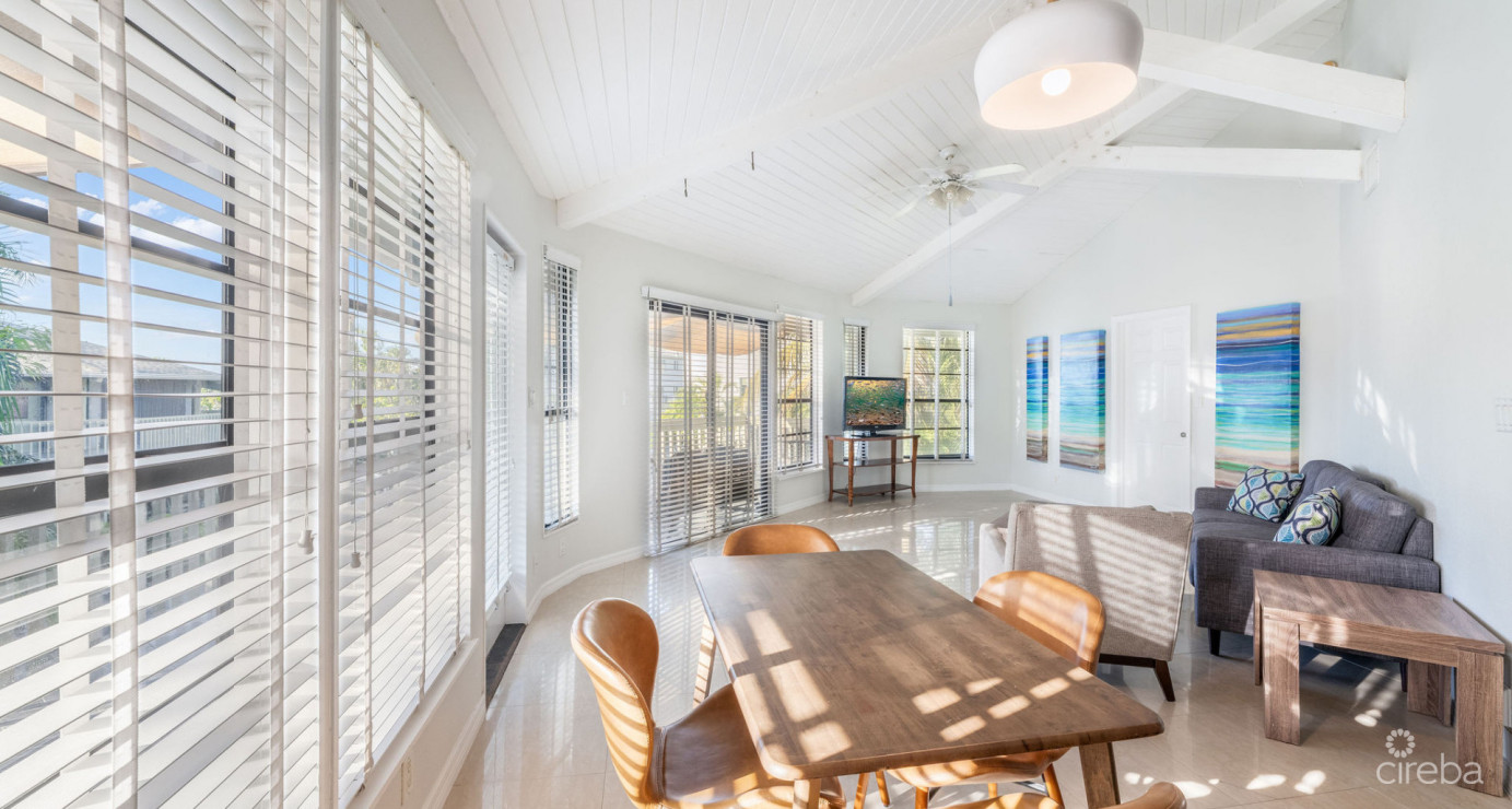 Breezy Pines Top Floor 2 Bed 2 Bath