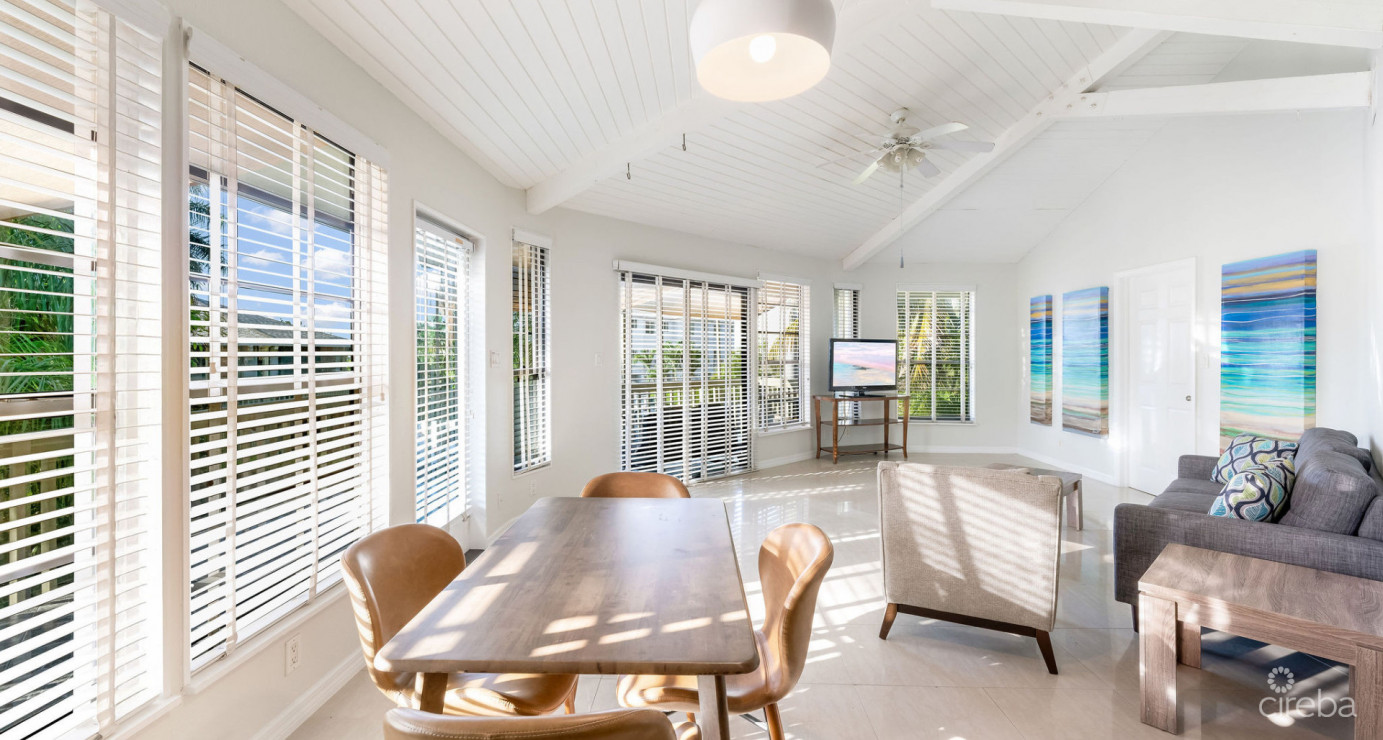 Breezy Pines Top Floor 2 Bed 2 Bath