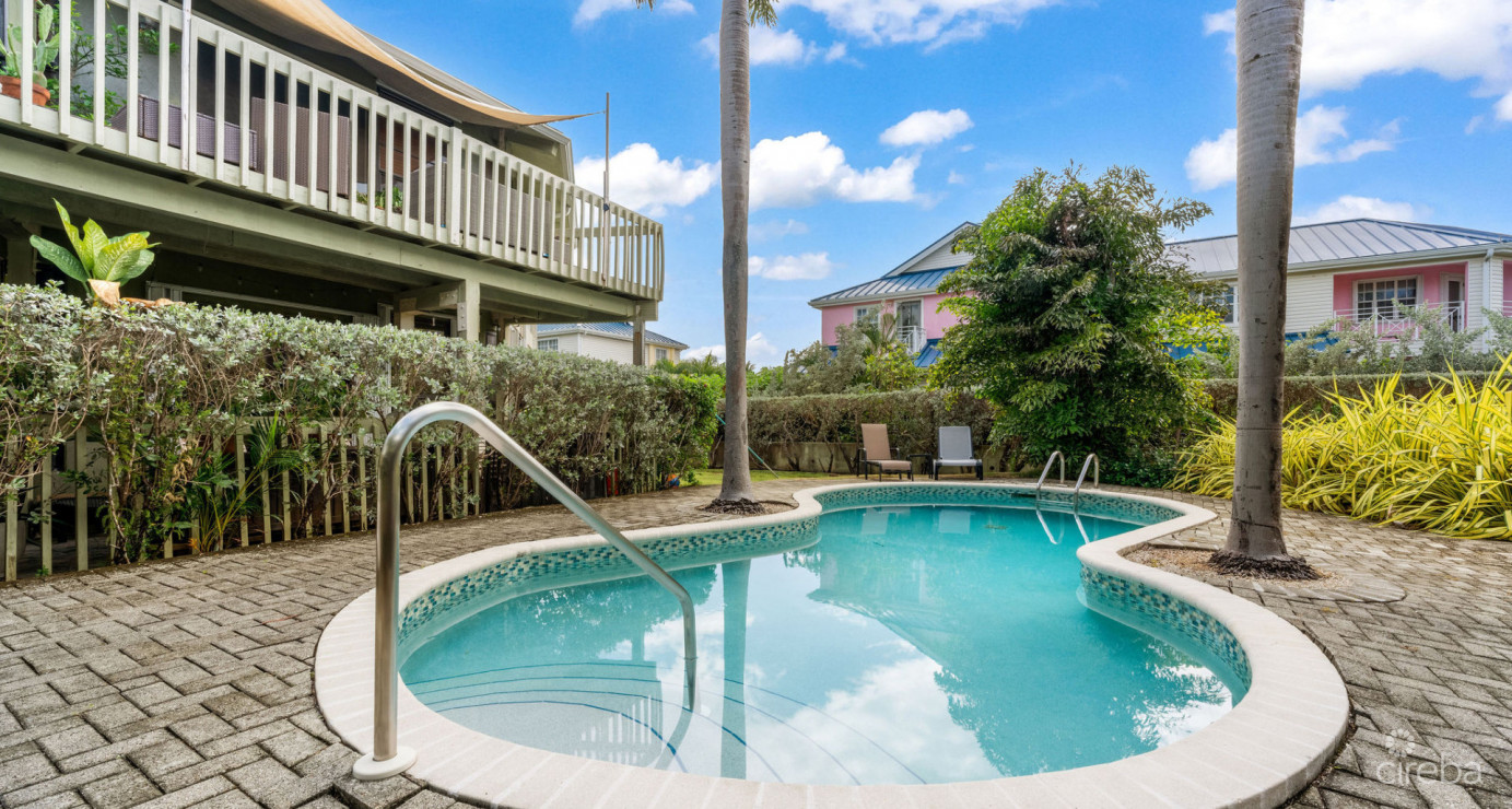 Breezy Pines Top Floor 2 Bed 2 Bath