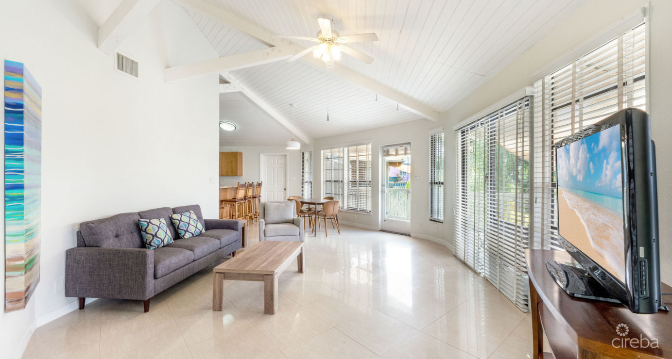 Breezy Pines Top Floor 2 Bed 2 Bath