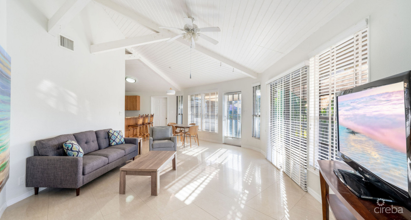 Breezy Pines Top Floor 2 Bed 2 Bath