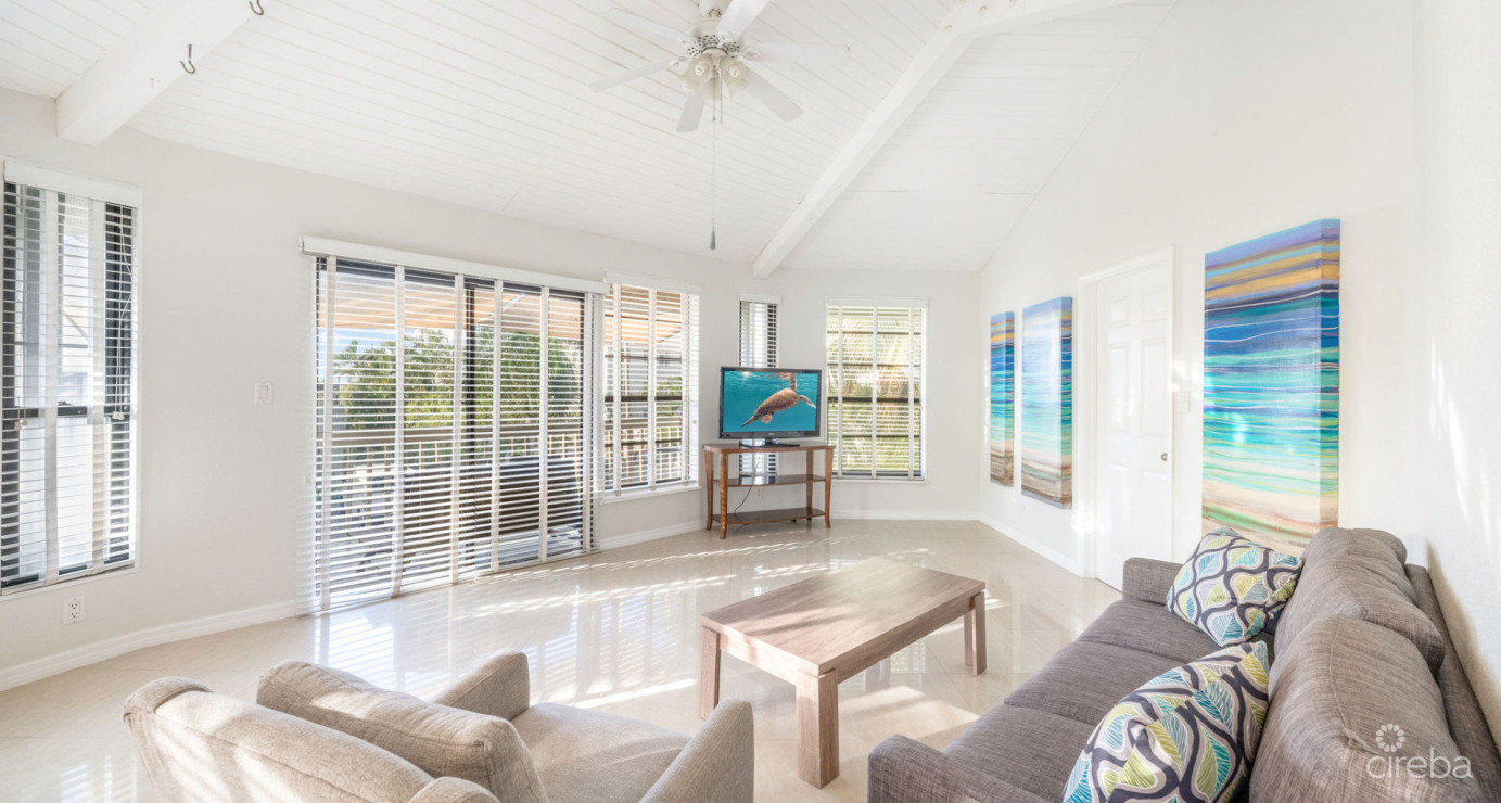 Breezy Pines Top Floor 2 Bed 2 Bath