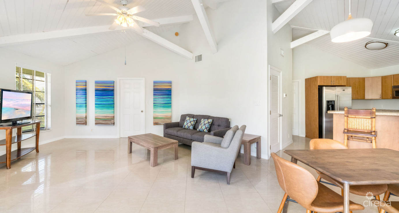 Breezy Pines Top Floor 2 Bed 2 Bath