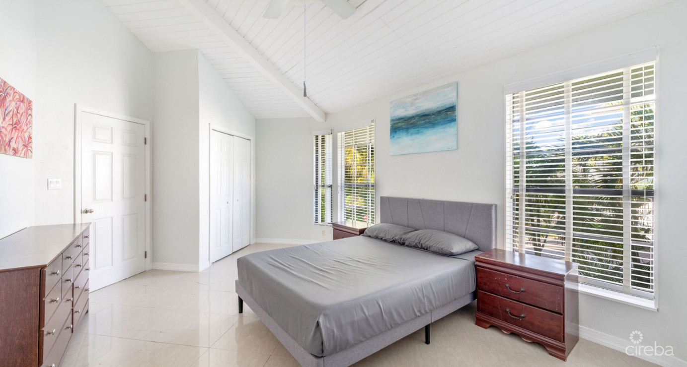 Breezy Pines Top Floor 2 Bed 2 Bath