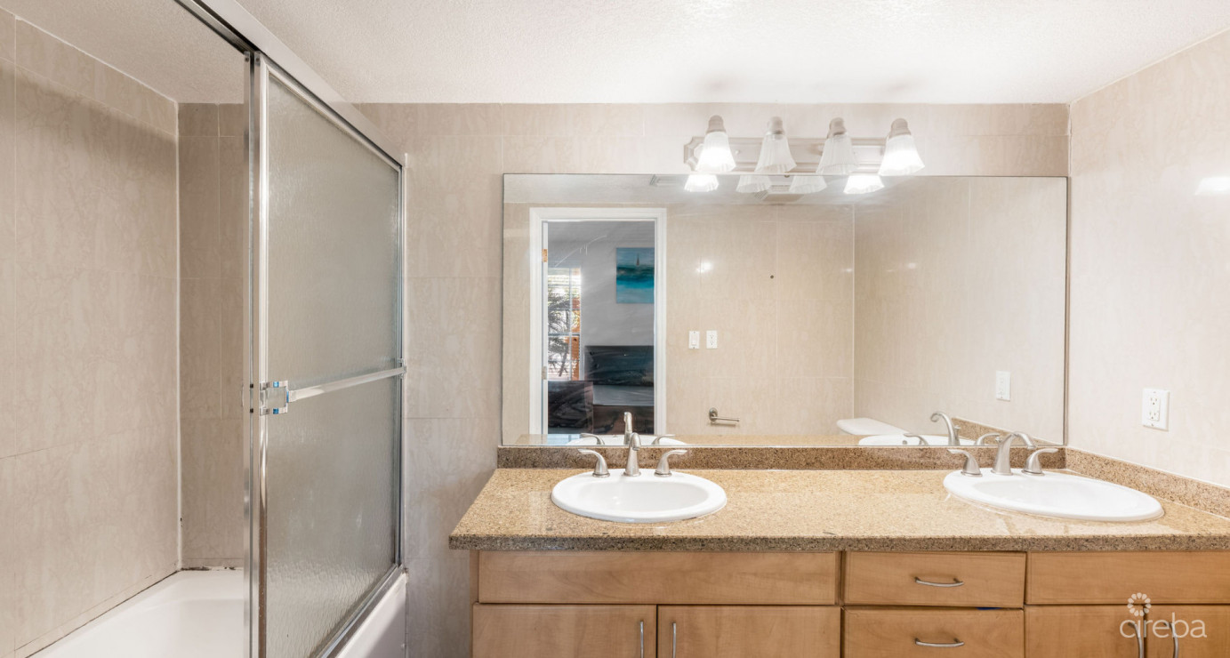 Breezy Pines Top Floor 2 Bed 2 Bath