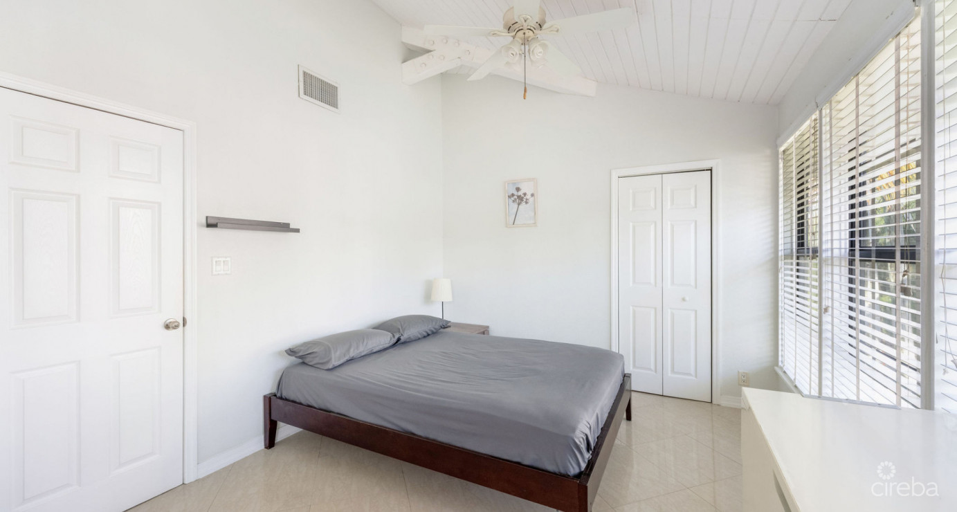 Breezy Pines Top Floor 2 Bed 2 Bath