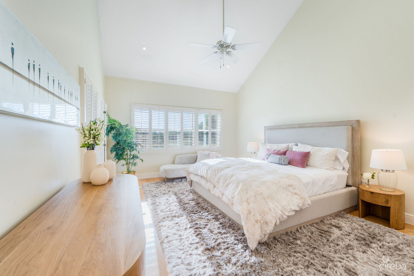 Britannia Regents Court  4-bed Two-storey Home In Smb Corridor