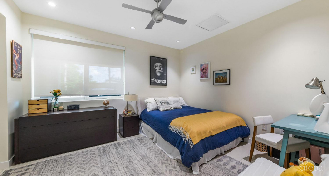 Seaview 103 - Stylish Waterfront Living With Panoramic Views