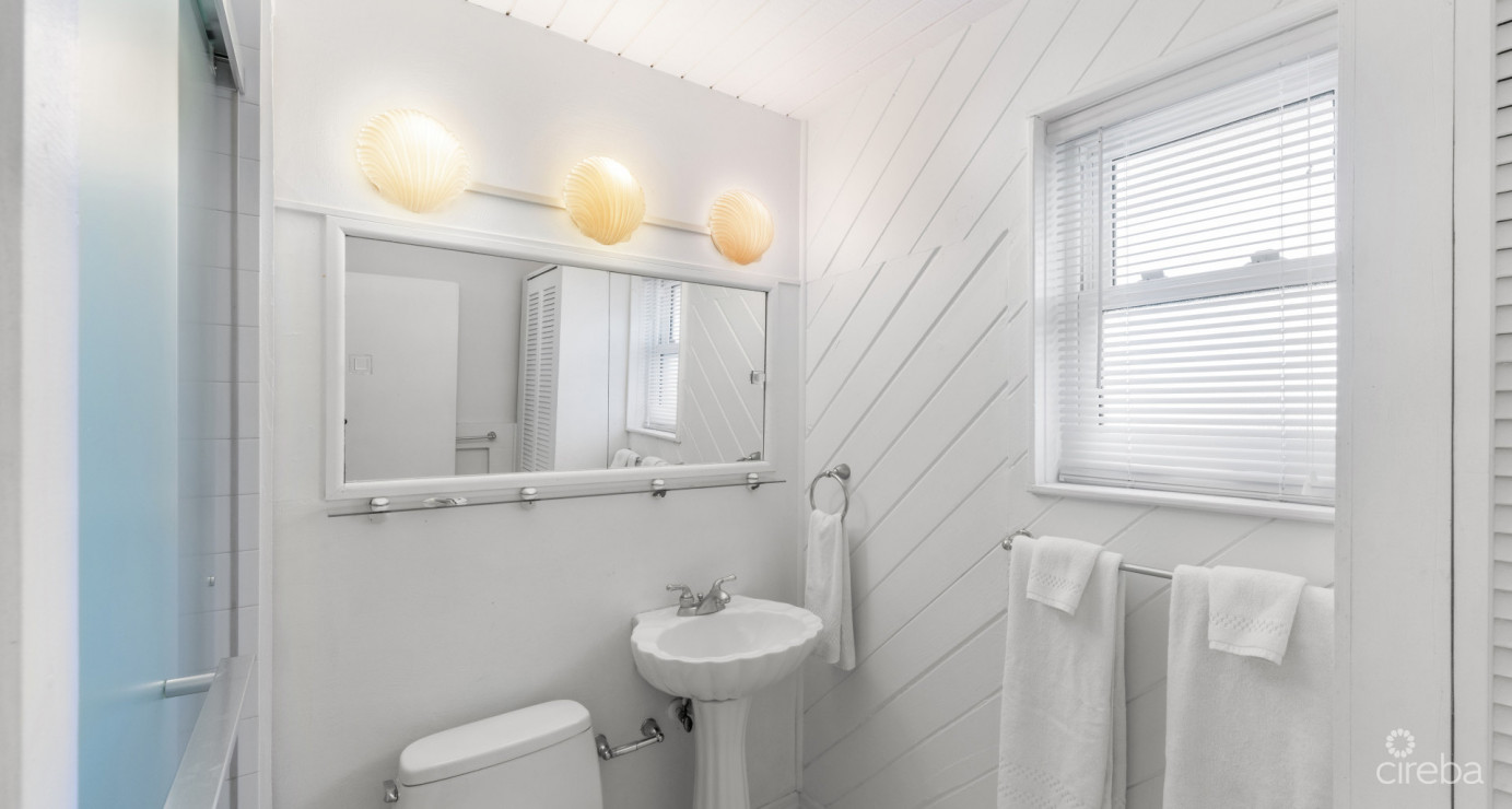 Just 4 Fun - Ultra-private Beachfront Villa, Cayman Kai