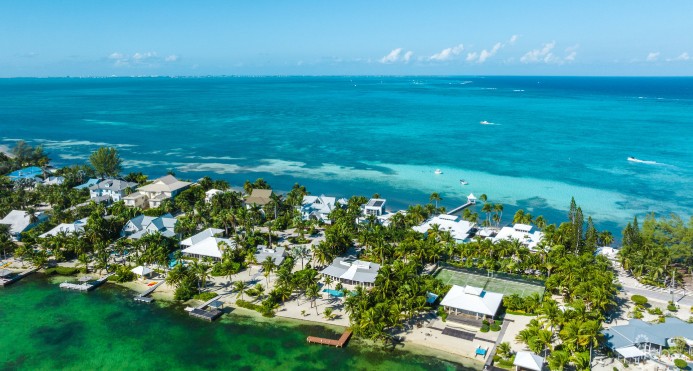 Just 4 Fun - Ultra-private Beachfront Villa, Cayman Kai