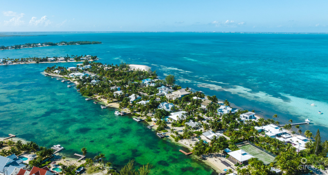 Just 4 Fun - Ultra-private Beachfront Villa, Cayman Kai