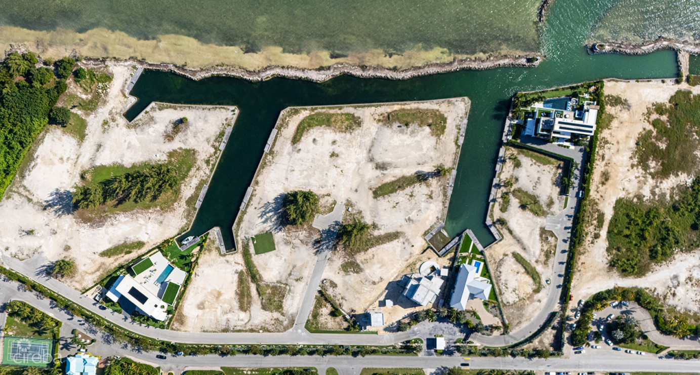 Diamonds Edge Seafront Double Lot