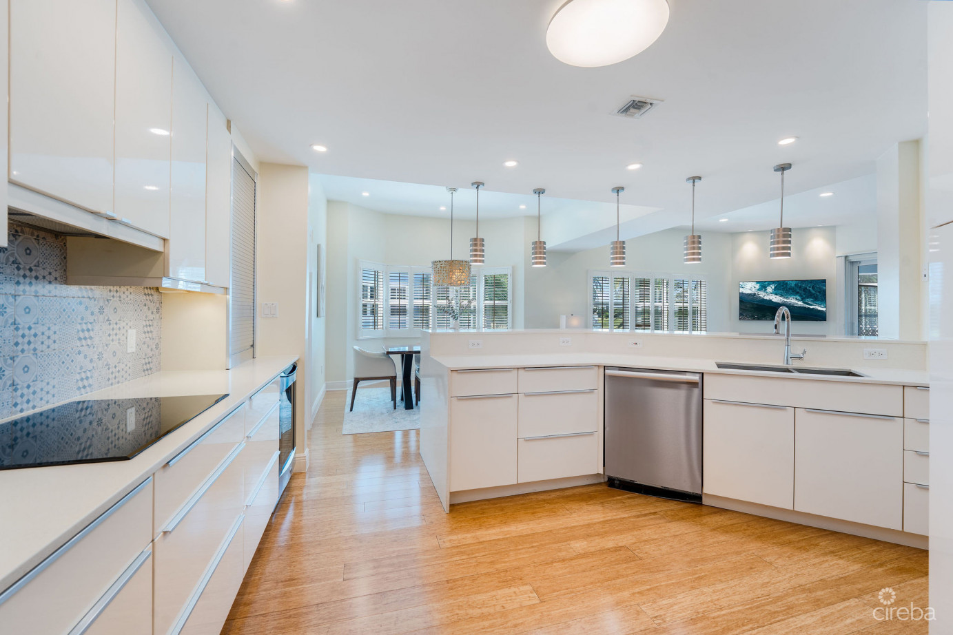 Britannia Regents Court  4-bed Two-storey Home In Smb Corridor