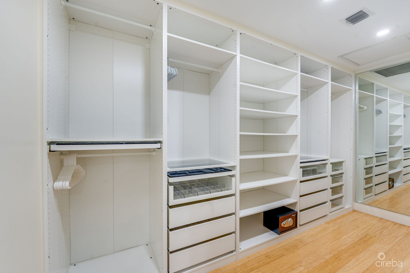 Britannia Regents Court  4-bed Two-storey Home In Smb Corridor