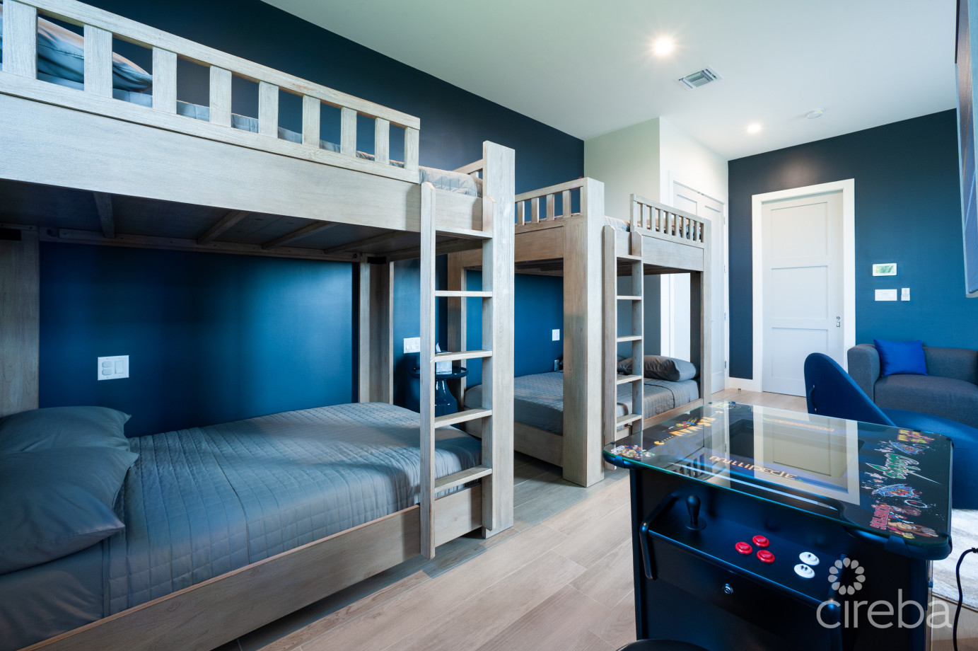 Black Urchin: Private Beachfront Estate