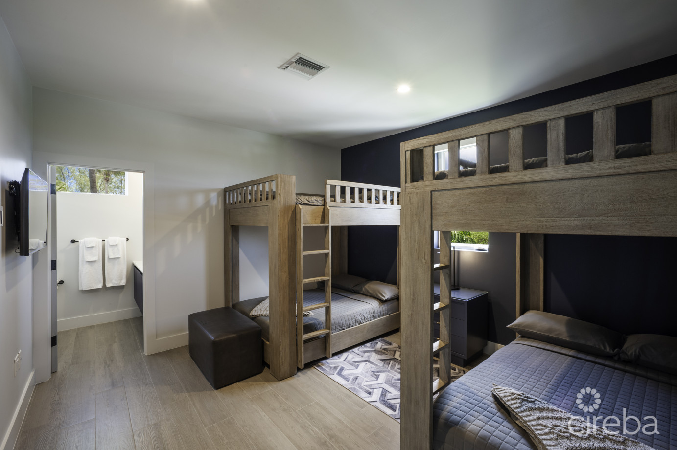 Black Urchin: Private Beachfront Estate