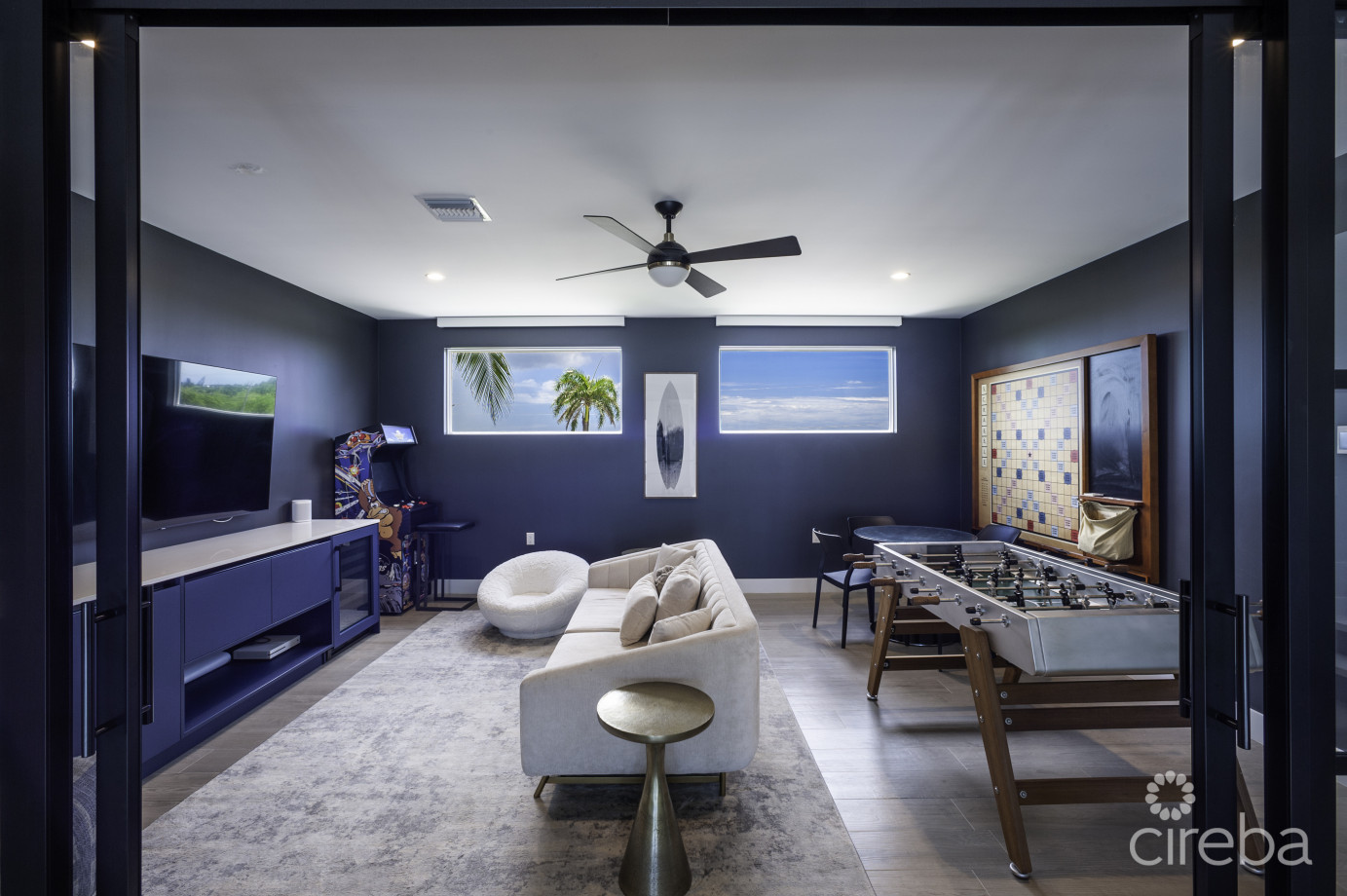 Black Urchin: Private Beachfront Estate