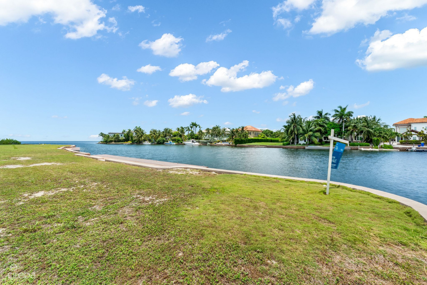 Large Harbour Reach Lot