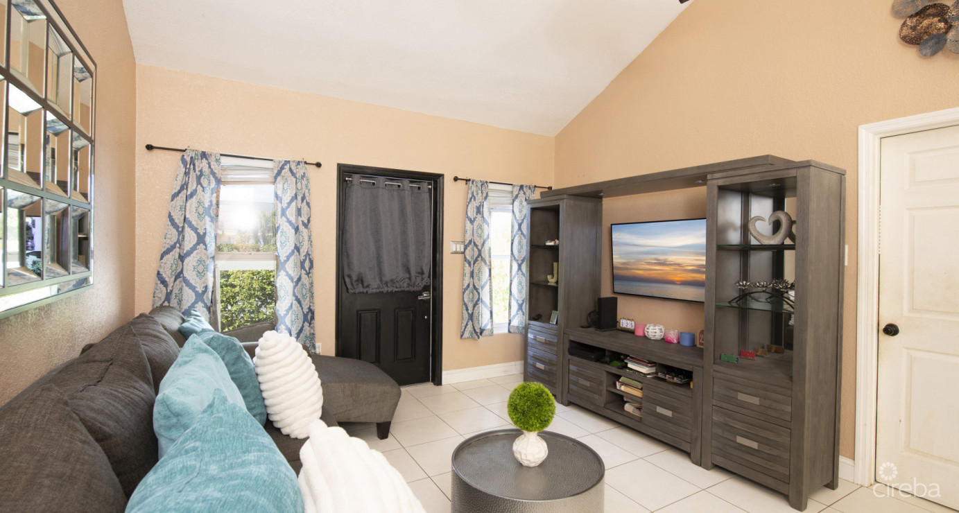 Single Family Home - 3 Bed 2 Bath - Newlands