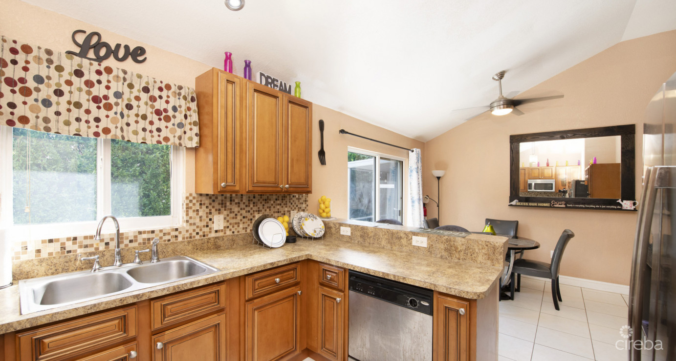 Single Family Home - 3 Bed 2 Bath - Newlands