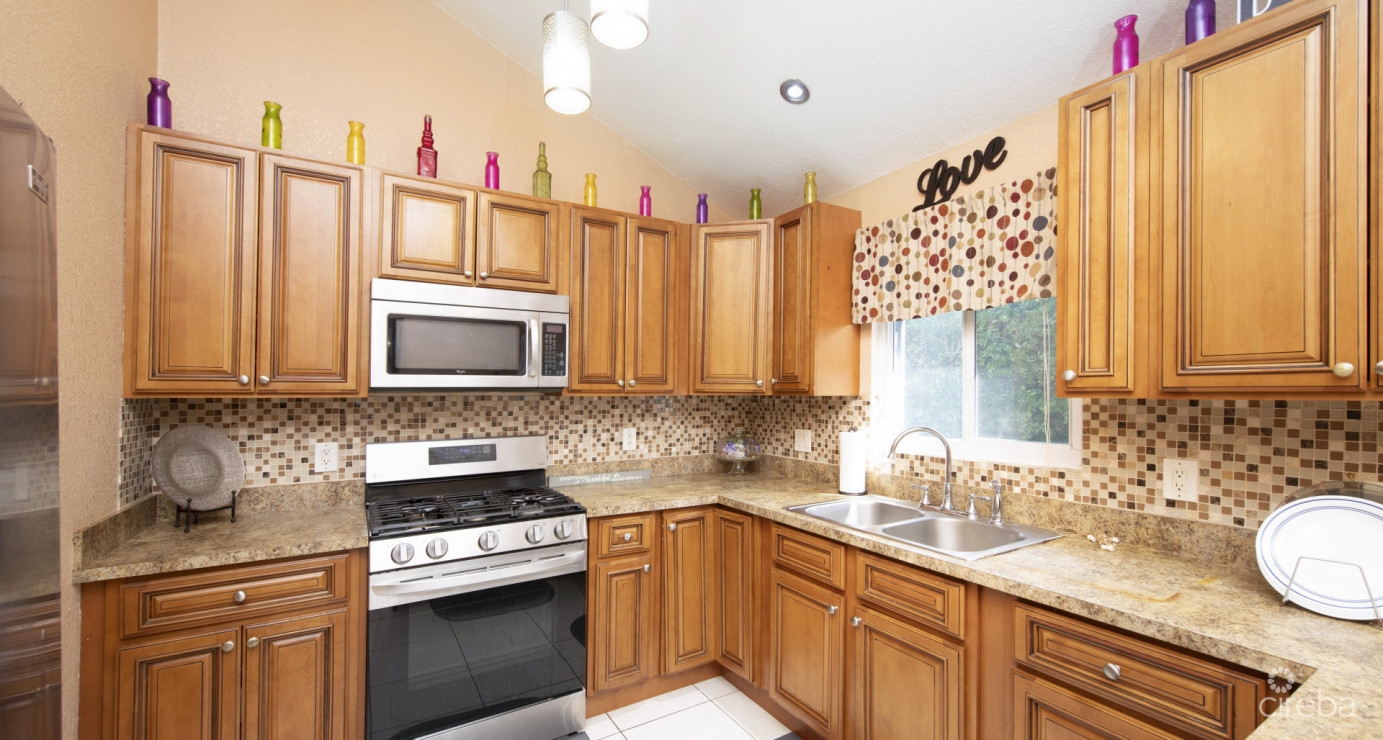 Single Family Home - 3 Bed 2 Bath - Newlands