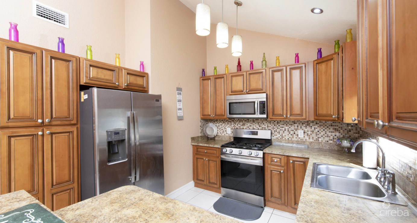 Single Family Home - 3 Bed 2 Bath - Newlands