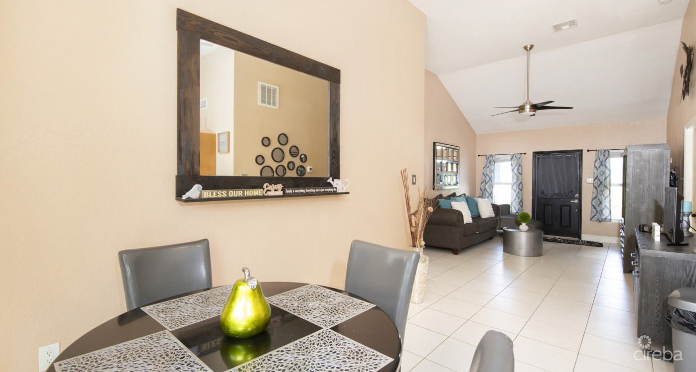 Single Family Home - 3 Bed 2 Bath - Newlands