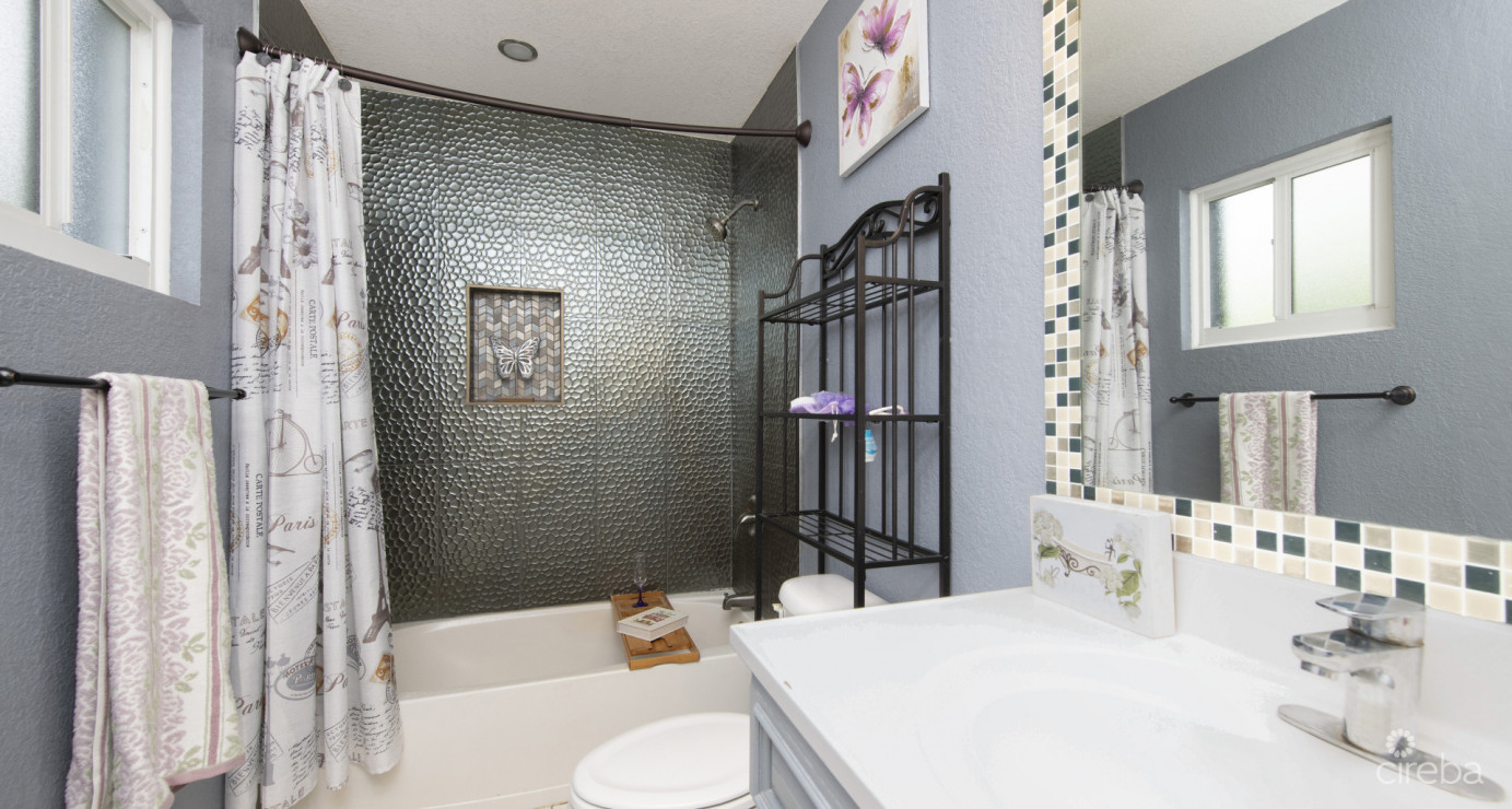 Single Family Home - 3 Bed 2 Bath - Newlands