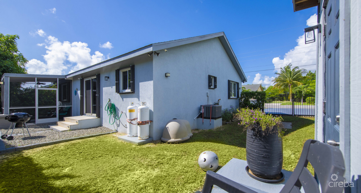 Single Family Home - 3 Bed 2 Bath - Newlands