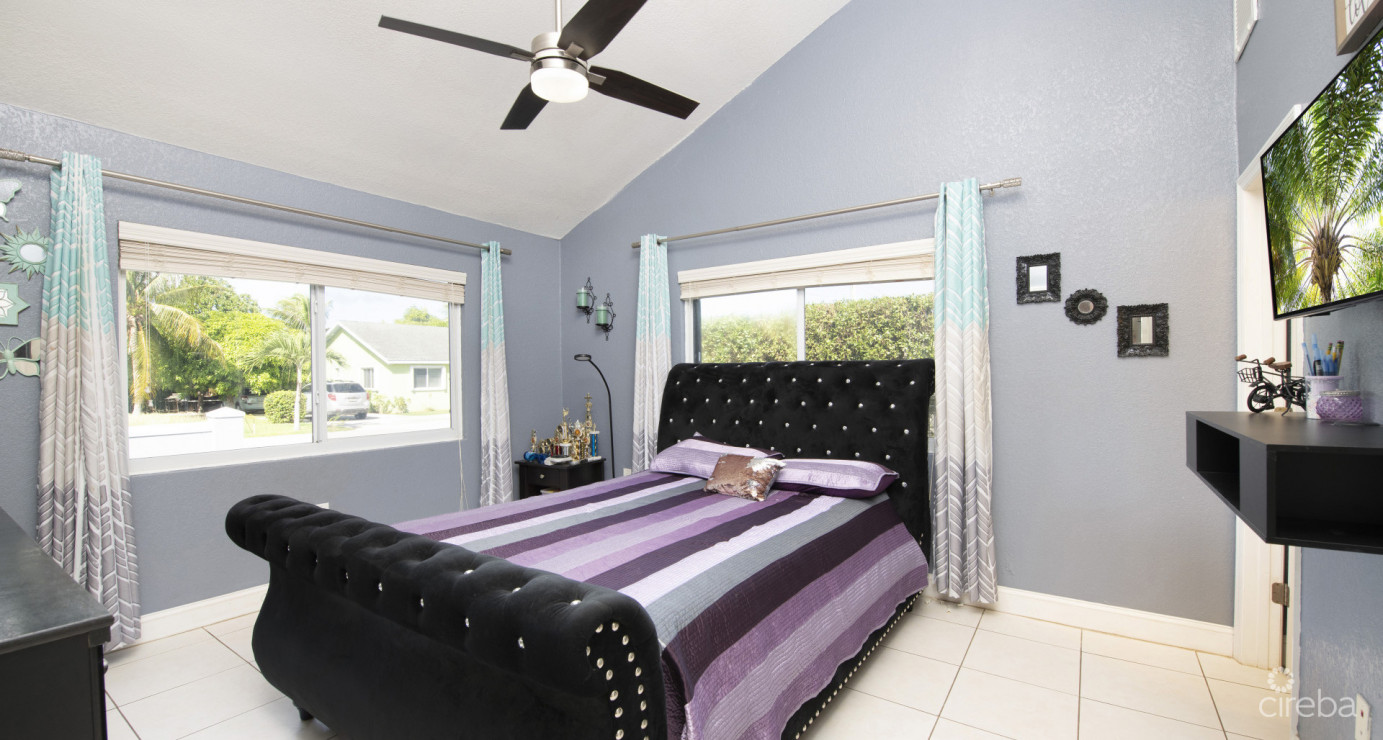 Single Family Home - 3 Bed 2 Bath - Newlands