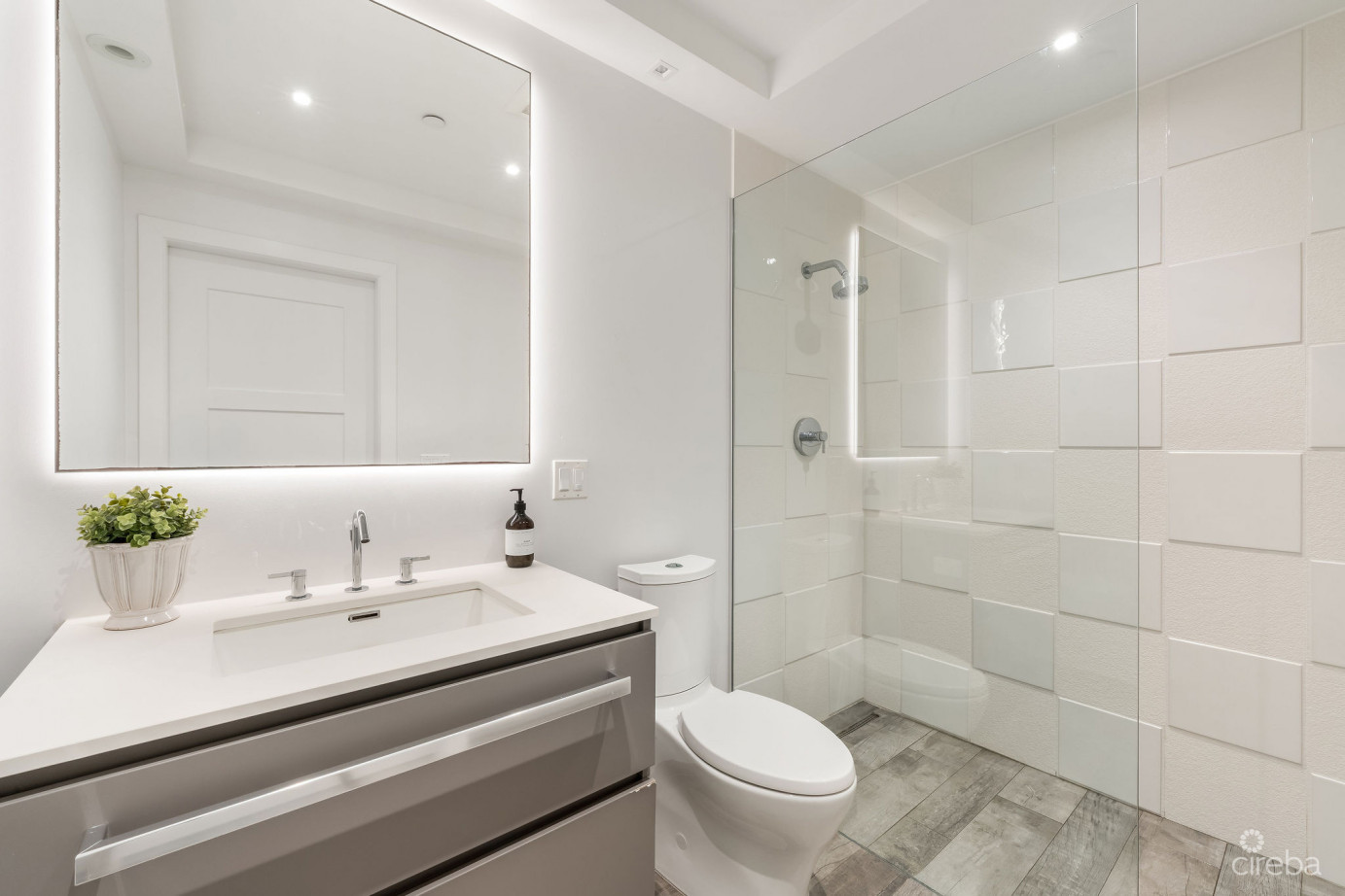 Tides 102, Exclusive Beachfront Villa