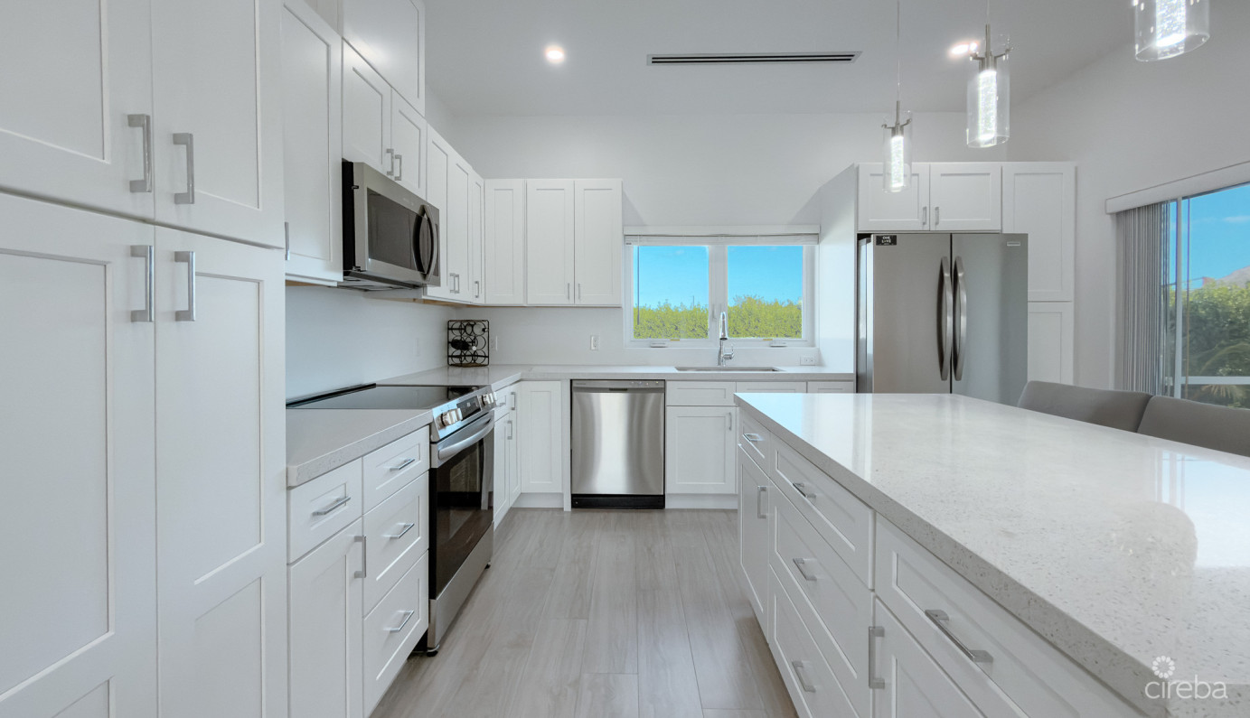 Bodden Town Duplex, Blanco Unit B