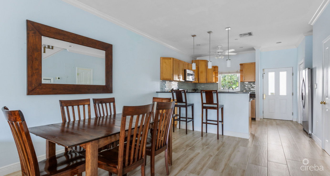 Two Bedroom Townhouse On Palm Heights Canal