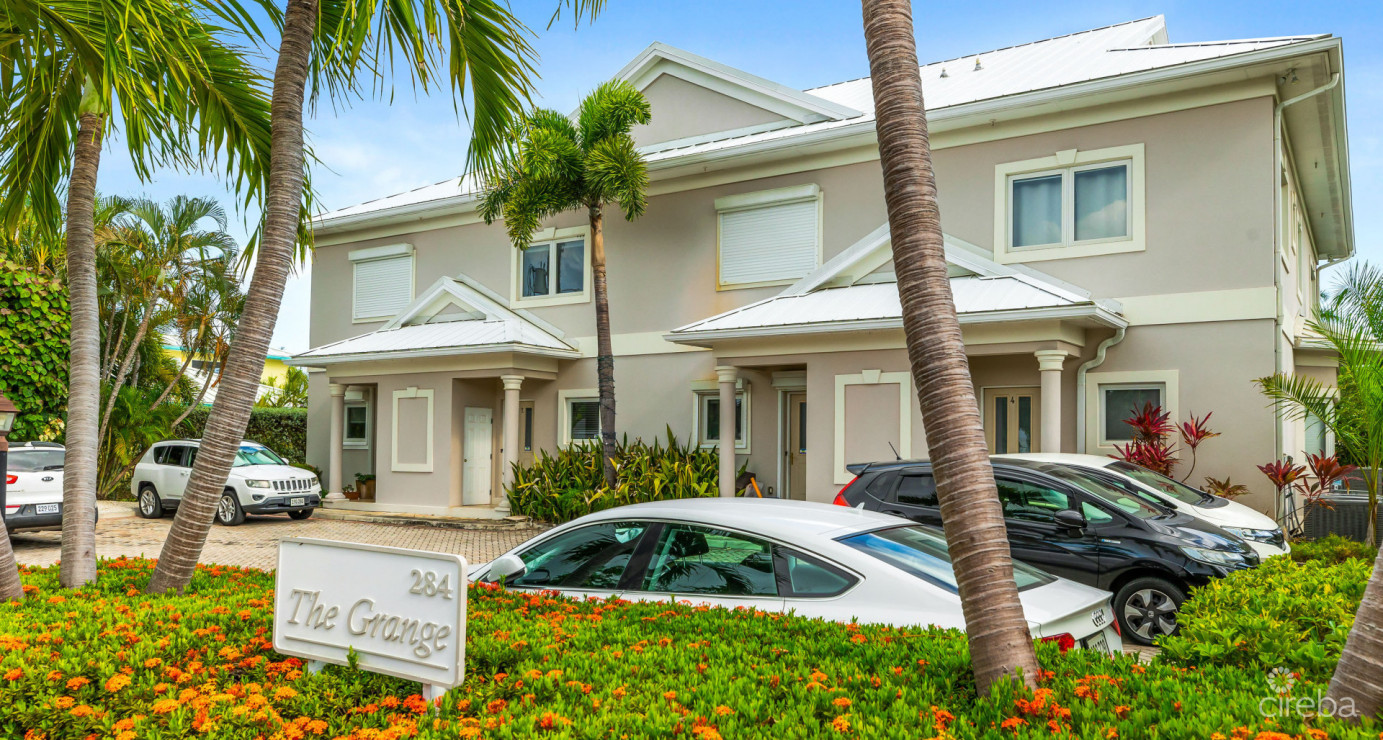 Two Bedroom Townhouse On Palm Heights Canal