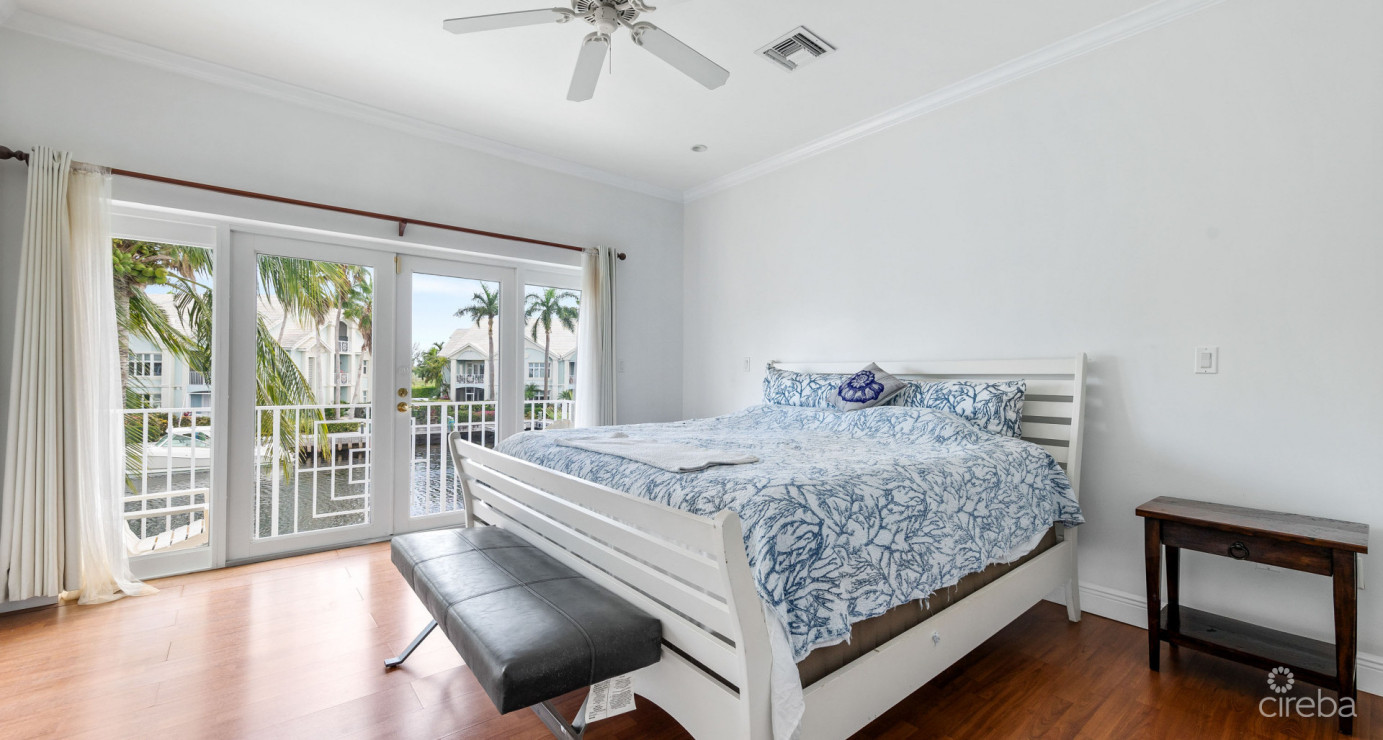 Two Bedroom Townhouse On Palm Heights Canal