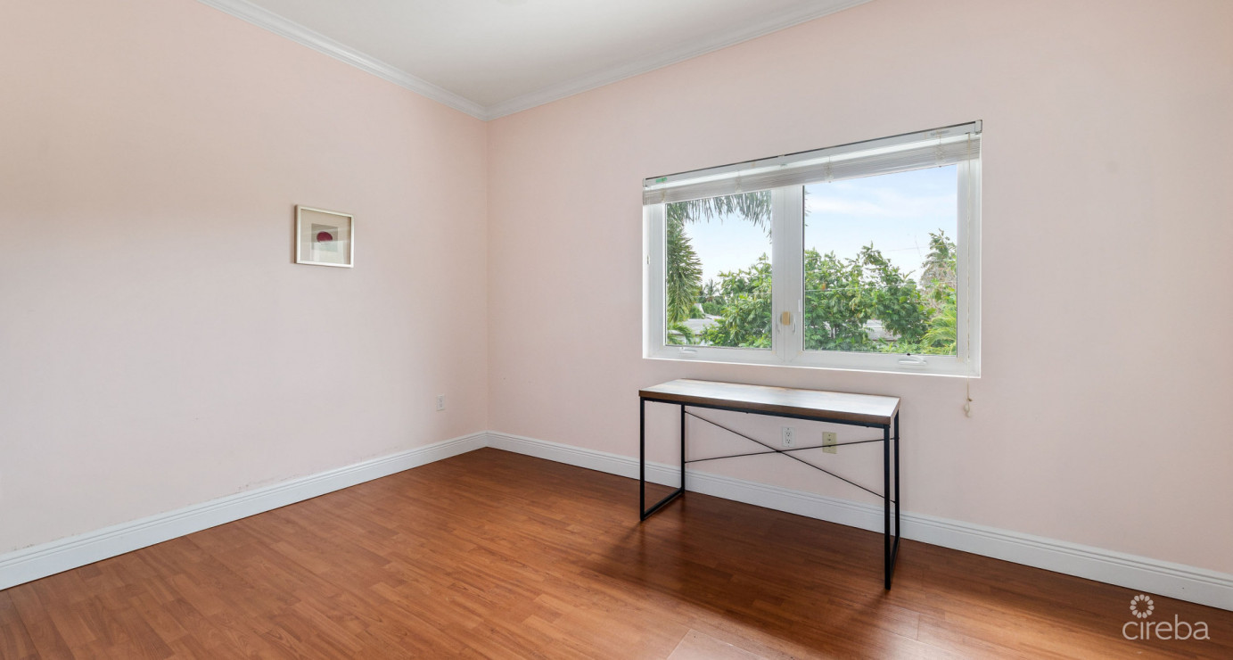 Two Bedroom Townhouse On Palm Heights Canal