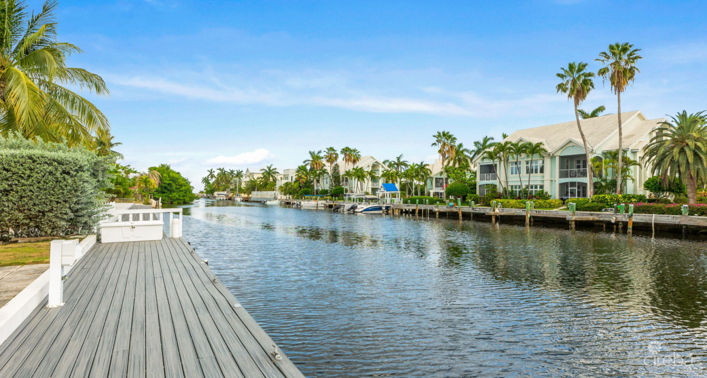 Two Bedroom Townhouse On Palm Heights Canal