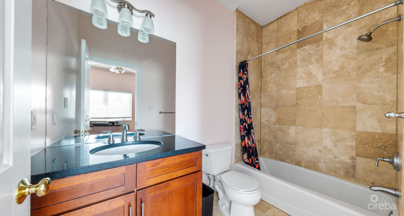 Two Bedroom Townhouse On Palm Heights Canal