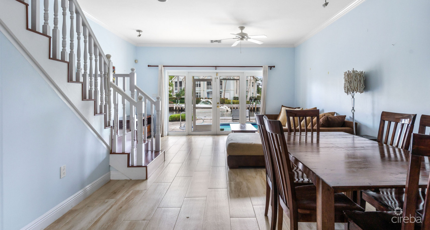 Two Bedroom Townhouse On Palm Heights Canal