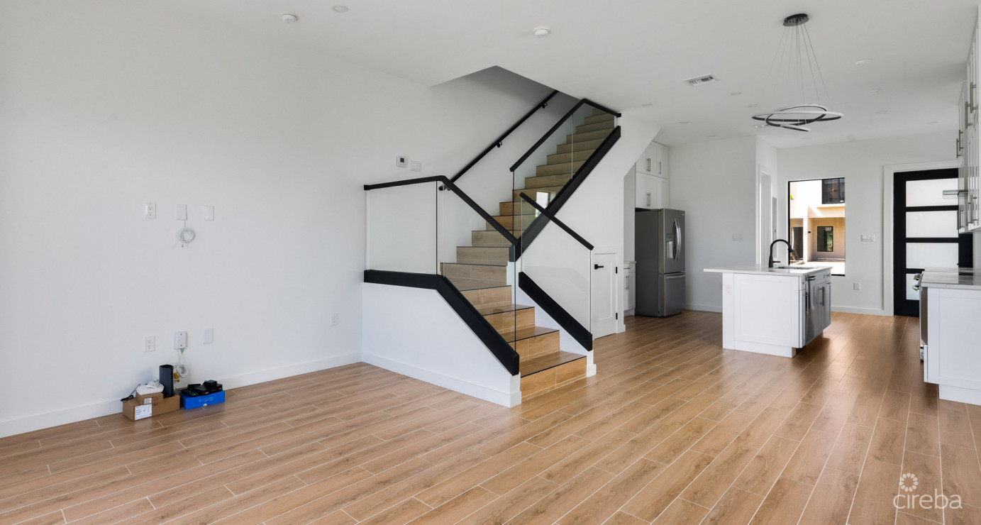 6 Priv, South Sound  Upgraded 2-bed/2.5-bath Pool View End Unit