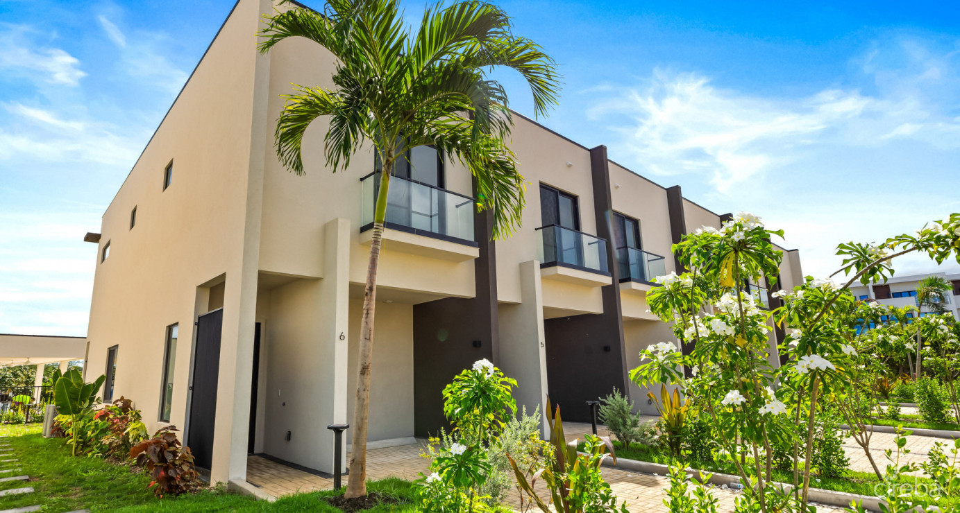 6 Priv, South Sound  Upgraded 2-bed/2.5-bath Pool View End Unit