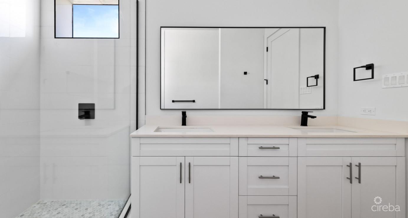 6 Priv, South Sound  Upgraded 2-bed/2.5-bath Pool View End Unit