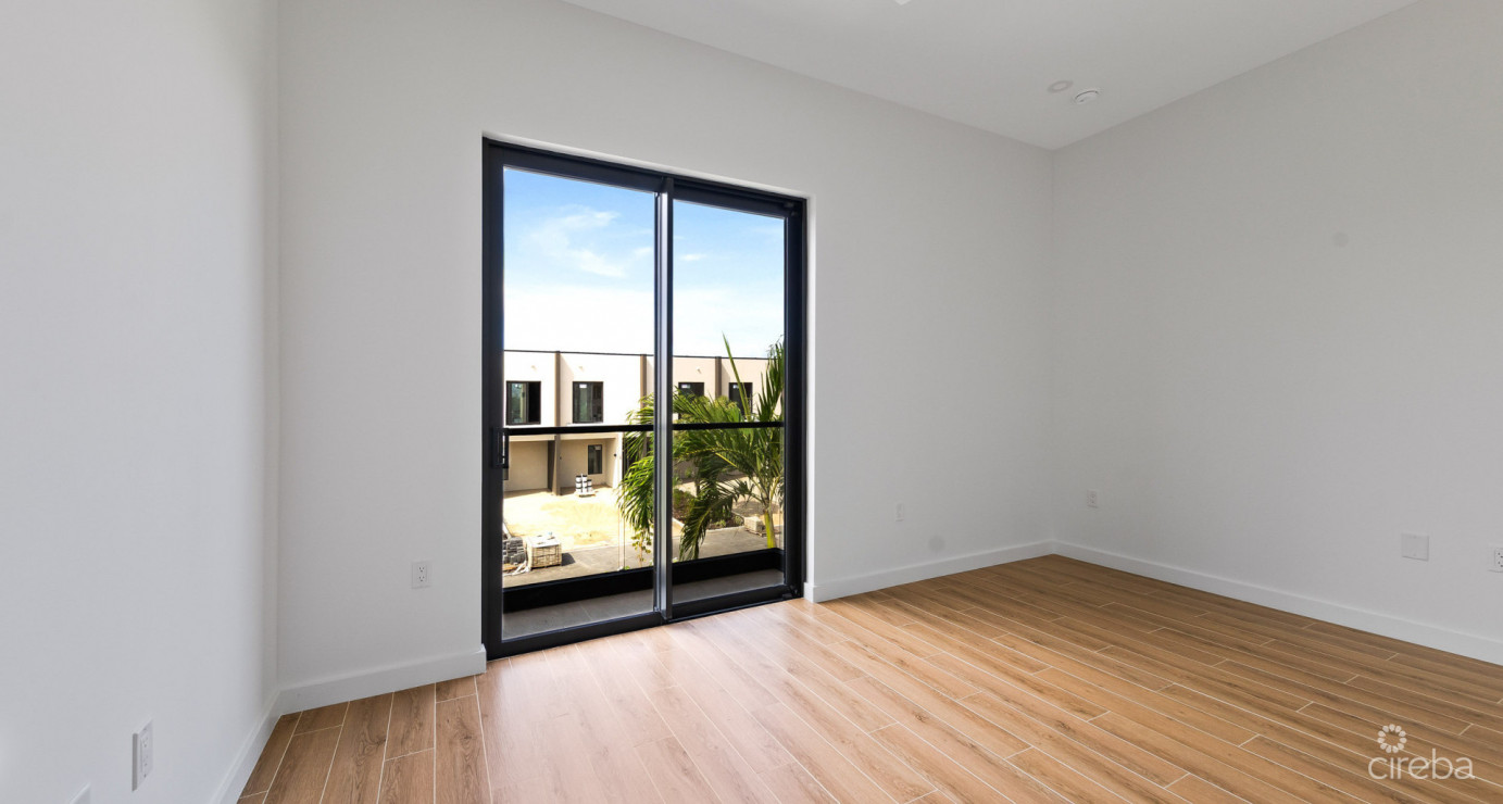 6 Priv, South Sound  Upgraded 2-bed/2.5-bath Pool View End Unit