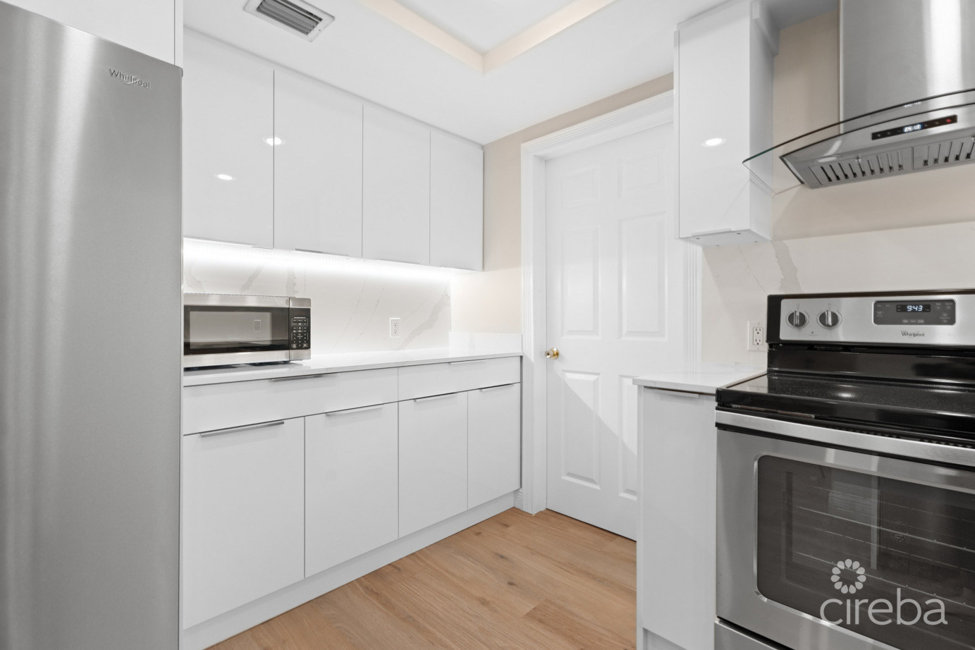 Britannia, Regents Court - Serene Canal Living